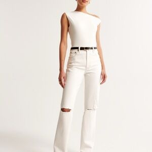 Abercrombie 90’s ultra high rise straight leg jeans.